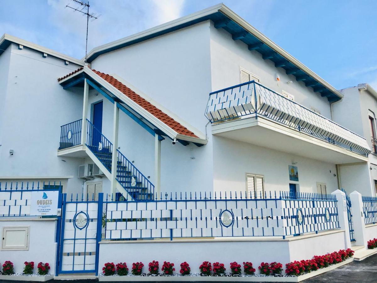 Oudeis Holidays Apartments 特罗佩阿 外观 照片
